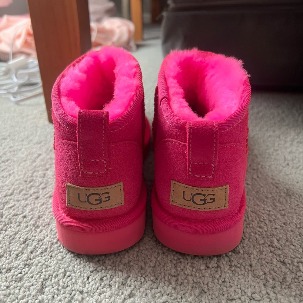 Ugg Classic Ultra Mini Boots - Picture 3 of 5